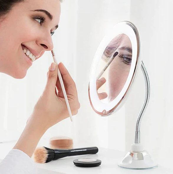 Miroir grossissant avec LED intégrée