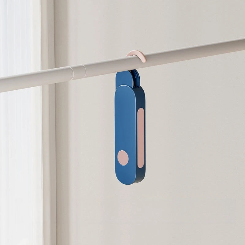 Cintre de Voyage Pliable 7 Accroches – Compact & Pratique