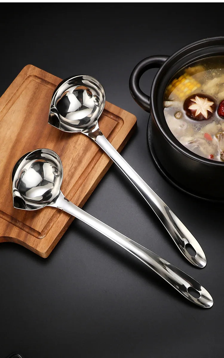 Cuillère Séparatrice de Graisse en Acier Inoxydable – Écumoire Filtrante pour Soupe, Bouillon, Sauce & Huile – 1 ACHETÉE = 1 OFFERTE