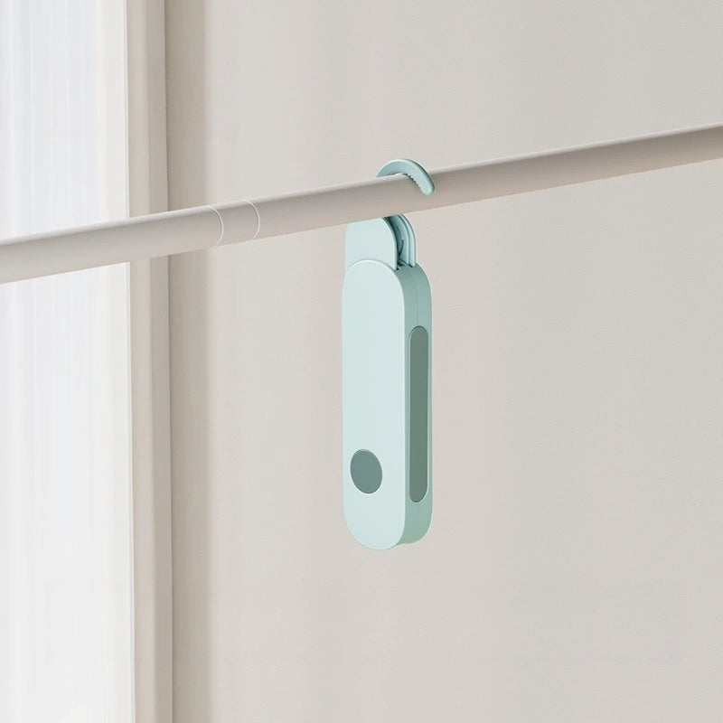 Cintre de Voyage Pliable 7 Accroches – Compact & Pratique