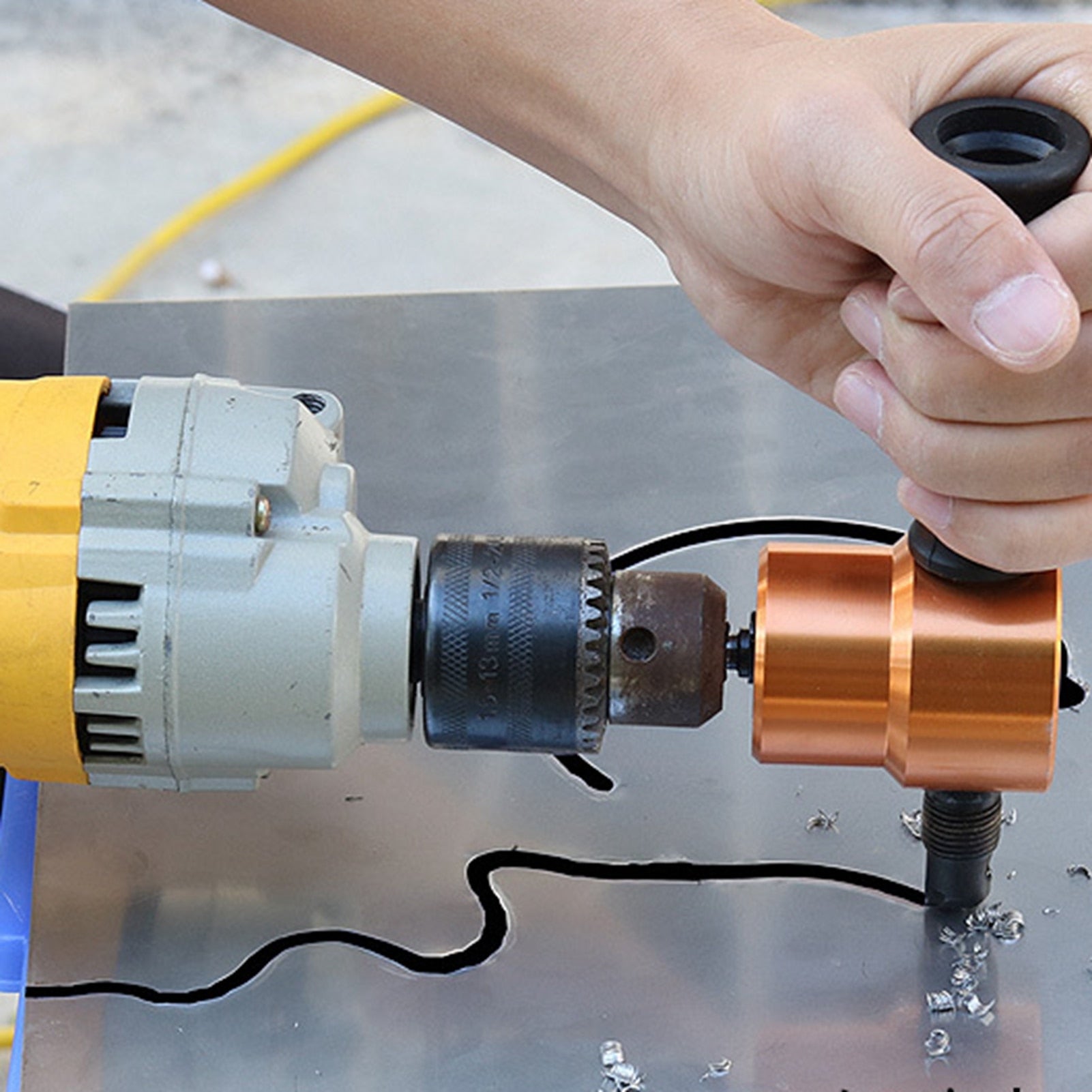 Grignoteuse à métal à double lame