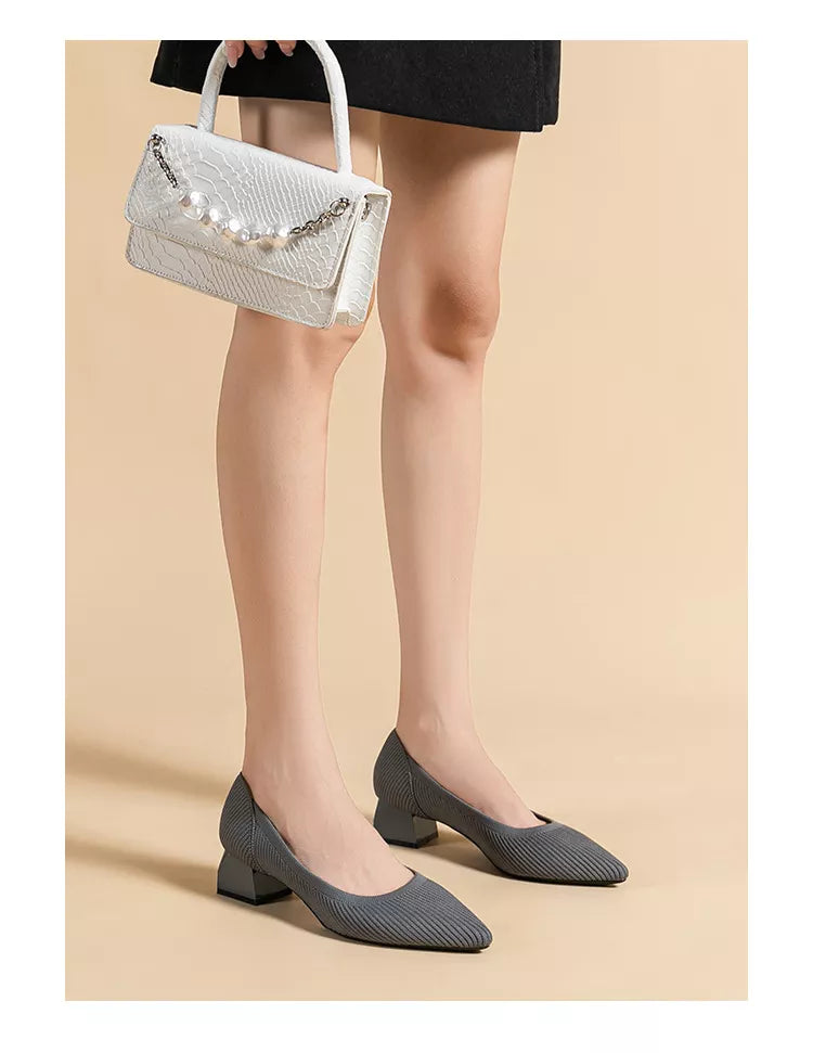 Escarpins à talon bas carré et bout pointu