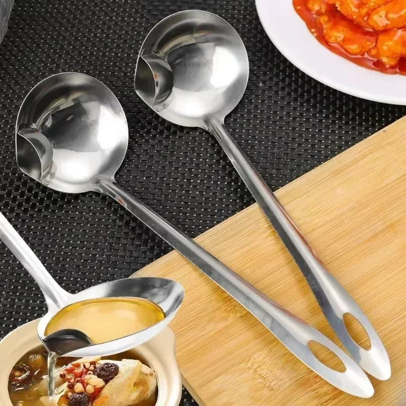Cuillère Séparatrice de Graisse en Acier Inoxydable – Écumoire Filtrante pour Soupe, Bouillon, Sauce & Huile – 1 ACHETÉE = 1 OFFERTE