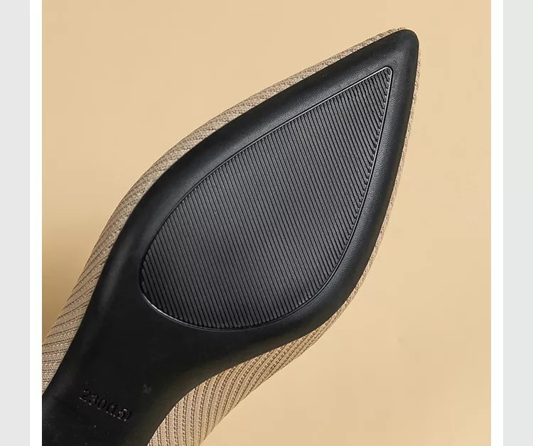 Escarpins à talon bas carré et bout pointu