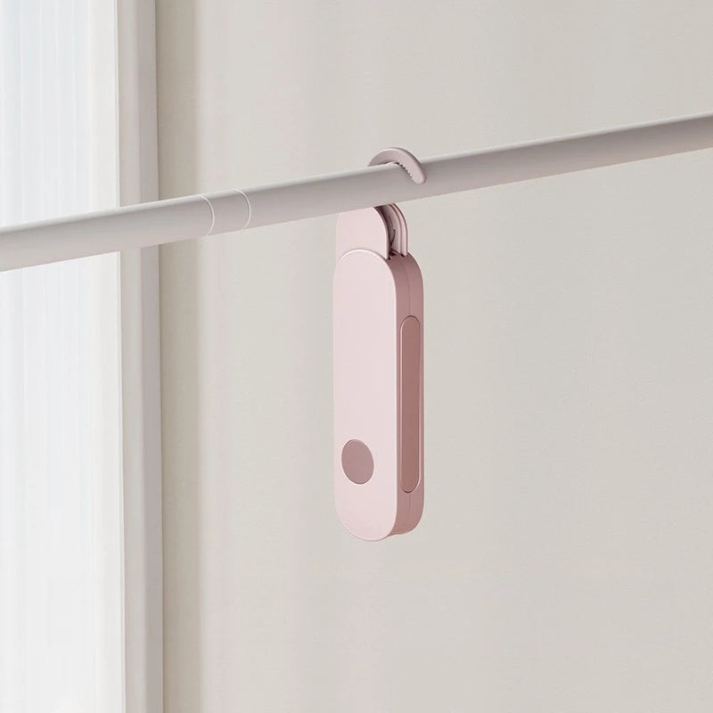 Cintre de Voyage Pliable 7 Accroches – Compact & Pratique