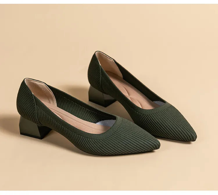 Escarpins à talon bas carré et bout pointu