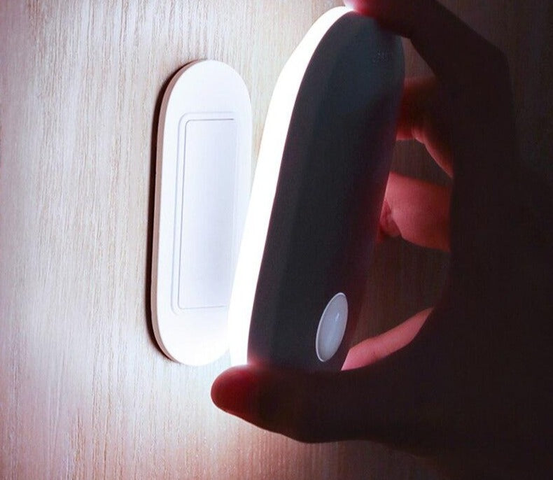 Veilleuse magnétique avec détecteur de mouvements