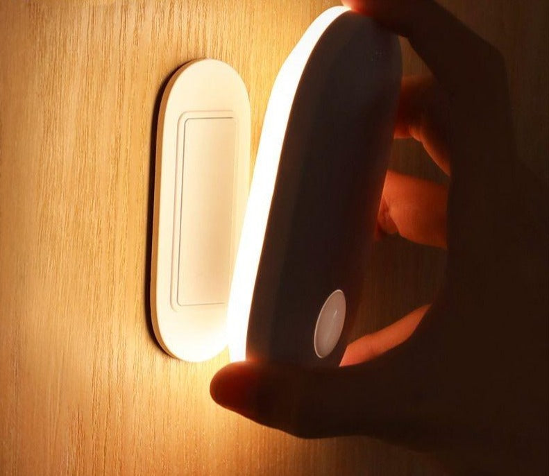 Veilleuse magnétique avec détecteur de mouvements