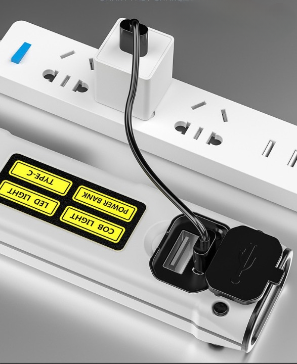 Mini lampe de poche PUISSANTE - Avec batterie externe