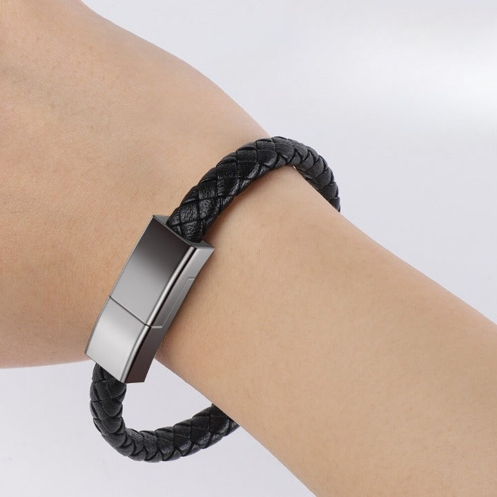 Bracelet avec câble de chargement intégré