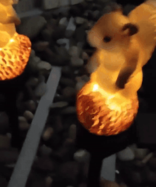 Lumière LED solaire en écureuil à planter