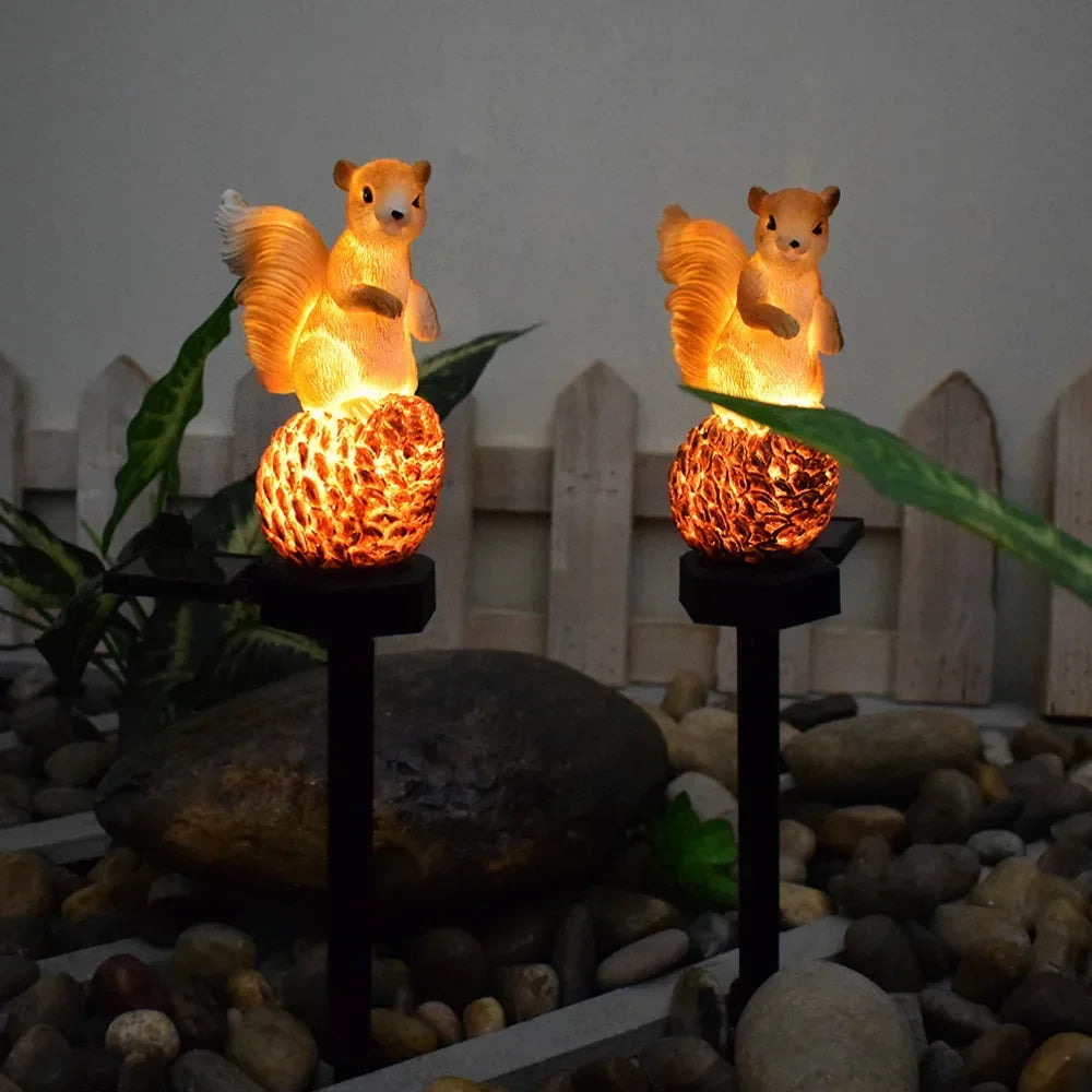 Lumière LED solaire en écureuil à planter