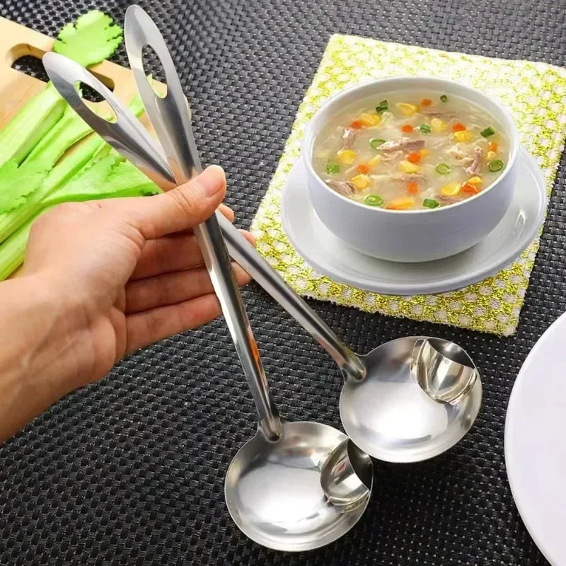 Cuillère Séparatrice de Graisse en Acier Inoxydable – Écumoire Filtrante pour Soupe, Bouillon, Sauce & Huile – 1 ACHETÉE = 1 OFFERTE