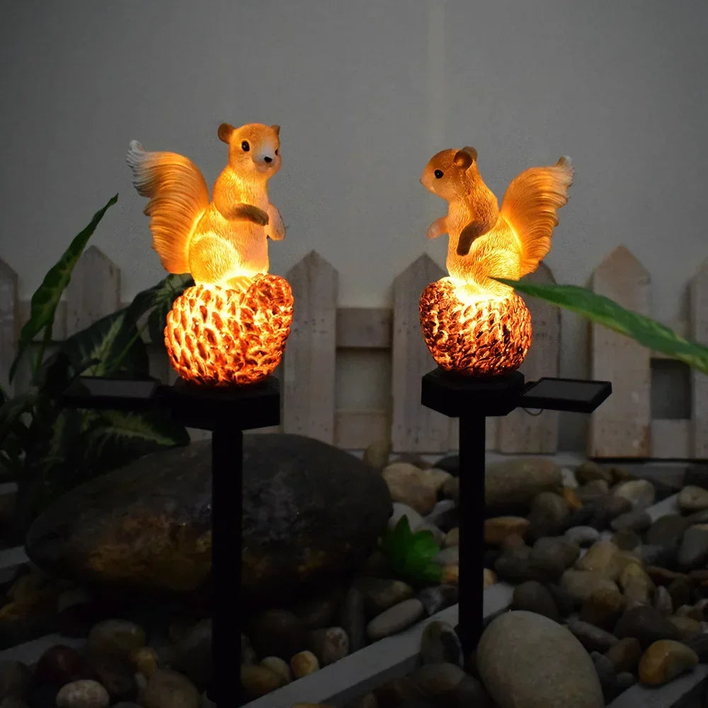 Lumière LED solaire en écureuil à planter