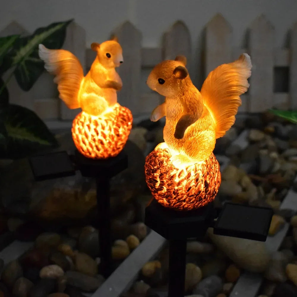 Lumière LED solaire en écureuil à planter