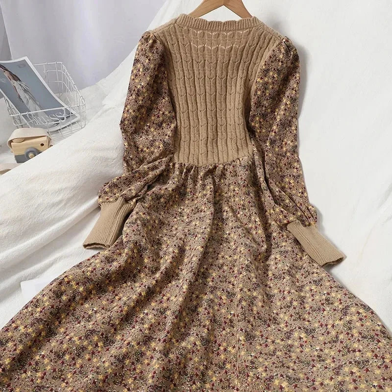 Robe longue bi-matière en tricot et à motif floral automnale