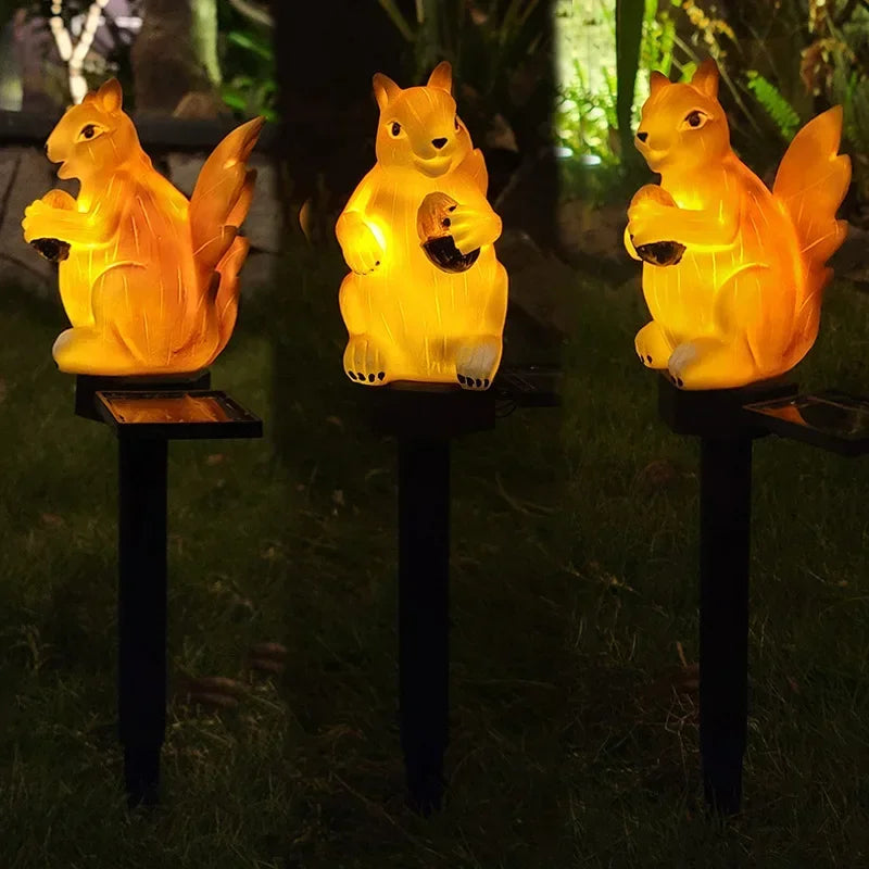 Lumière LED solaire en écureuil à planter