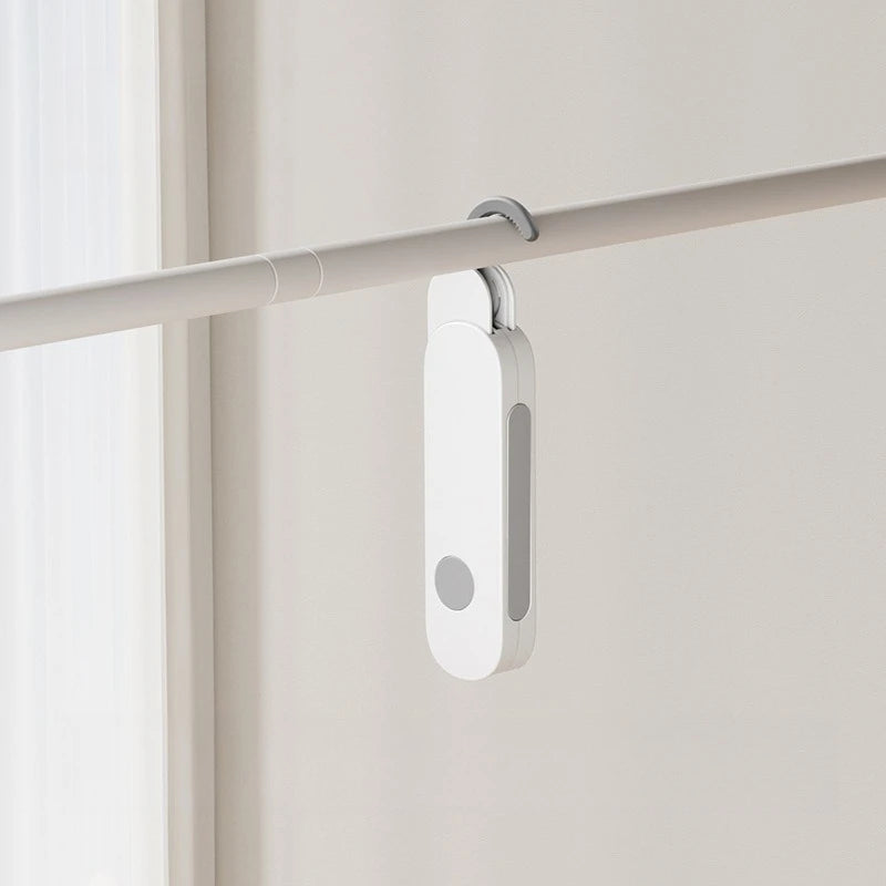 Cintre de Voyage Pliable 7 Accroches – Compact & Pratique